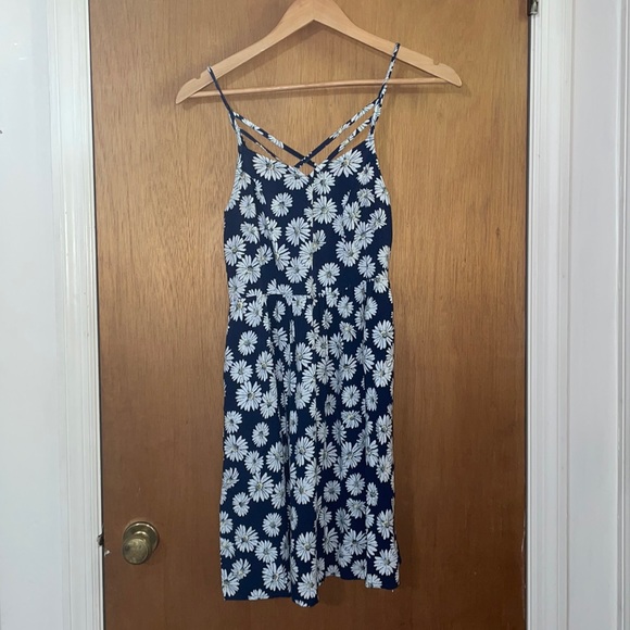 •SO•NAVY/WHITE DIASY, FRONT CHEST CRISSCROSS STRAPS & SMOCKED BACK DETAIL SMALL - Picture 11 of 11